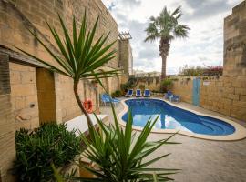 4 Bedroom Farmhouse with Private Pool in Gozo, hotel en Santa Luċija
