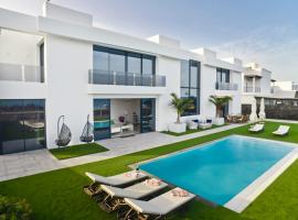 Luxury Villa Punta Mujeres, αγροικία σε Punta de Mujeres