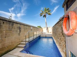 Ta' Rozi 5 Bedroom Farmhouse with Private Pool – hotel z parkingiem w mieście Birbuba