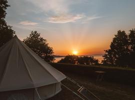 Lodg'ing Nature Camp Presqu'île Crozon, luxury tent in Lanvéoc