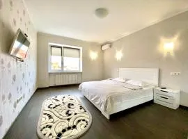 2-кімн Просторі апартаменти ,світлий, стриманий дизайн