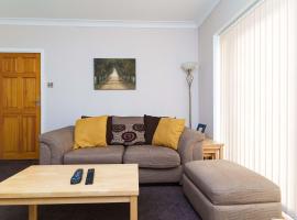 OAKWOOD HOUSE Detached home in South Leeds, hotel cerca de Parque Middleton, Leeds