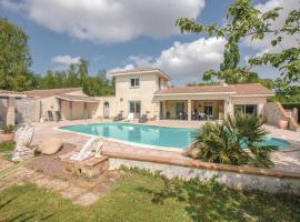 Cozy Home In Saint-vivien-de-medoc With Outdoor Swimming Pool, hotel in Saint-Vivien-de-Médoc