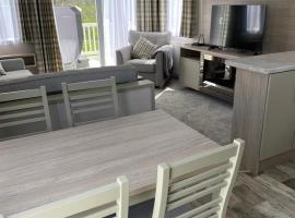Luxury Holiday Home Sleeps 6 Pet Friendly, hotel di St Austell
