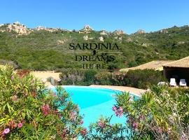 Villa Flavia con piscina: Costa Paradiso'da bir havuzlu otel