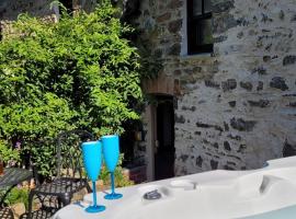 Snuggle hot tub Dolgoy: Llwyn-Dafydd şehrinde bir otel