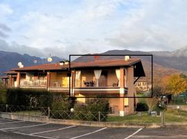 Confidence house, villa i Gardone Riviera