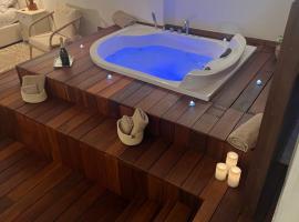 LC Luxury Apartment، فندق في باري