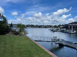 SPECTACULAR WATERFRONT Canal Home, BRIBIE ISLAND, hotel near Pacific Harbour Marina, Banksia Beach
