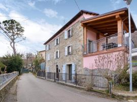 Awesome Home In Burzanella With Wifi And 4 Bedrooms, hotel con parking en Burzanella