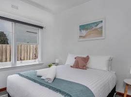 Bella Vista on Beach, hotel near Eastlands Shopping Centre, Hobart