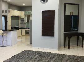 Luxury & Complete 3 Bedroom Penthouse, ваканционно жилище в Шах Алам