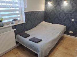 Studio Jutrzenka z łazienką by Apartamenty na dni Wrocław
