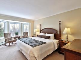 The Birch Ridge- English Gentleman's Room #9 - King Suite in Killington, Vermont, Hot Tub, home, hotell i Killington