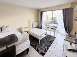 Awesome Apartment In Les Pavillons-sous-boi With Kitchen