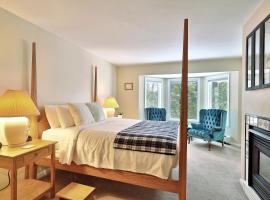 The Birch Ridge- Blue Velvet Room #10 - Queen Suite in Killington, Vermont, Hot Tub, Lounge, home, chata v prírode v destinácii Killington