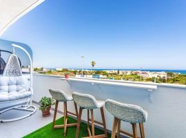 Sea view stylish apartment, hotel with pools in El Moncayo