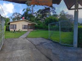 La Casa del Río/La Fortuna/Volcán Arenal, cabaña o casa de campo en San Ramón