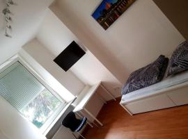 Helles Apartment, hotel with parking in Neutraubling