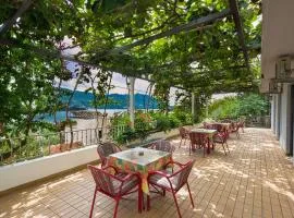 Madra Rooms and Apartments