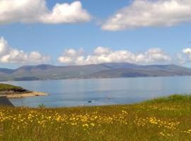 Cosy Beach-side Apartment, vacation rental in Cahersiveen