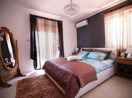 Luxury Residence with jacuzzi-LONG ISLAND, hotel u gradu Sali