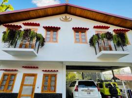 A Luxury Duplex in Dili City, Timor-Leste، فندق مع موقف سيارات في ديلي