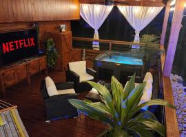Palm's Luxury Suite with Private Jacuzzi, apartamento en Aguada