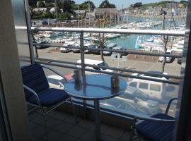 Joli appartement avec wifi sur le port de Dahouet, hotel com estacionamento em Pléneuf-Val-André