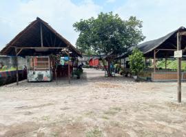 Pondok orange FIFA almahera, holiday rental sa Binjai