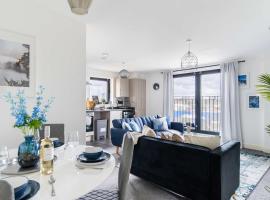 LiveStay-New Private Apartment Building Minutes From Heathrow, hotel di Slough