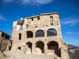 Casa Sanui. Apartaments tur&iacute;stics rurals, hotel com estacionamento em Estorm