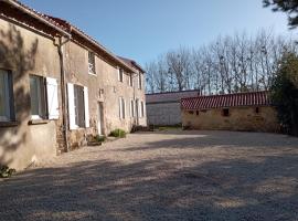 Gite Les Hamac's 12 personnes, hotel en Montravers