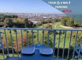 Le panoramique - Parking, Tram A, Netflix