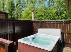 Birch Lodge 21 with Hot Tub