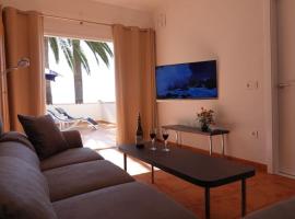 Schönes Apartment mit Terrasse und Meerblick., хотел в La Matanza de Acentejo