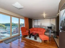 Panoramic city centre apartment by Polo Apartments