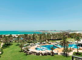 Le Royal Meridien Beach Resort & Spa Dubai, отель в Дубае, рядом находится Парашютный центр «Скайдайв Дубай»