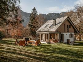 Fox on the Rocks Chalet, casa de alquiler en un lago en Bohinj