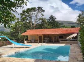 Casa acolhedora com lazer e espaço gourmet, feriehus i Petrópolis