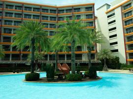 777 Beach Condo Phuket, hotel met zwembaden in Mai Khao Beach