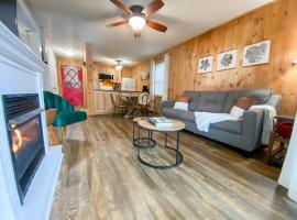 Beech Please Cozy Beech Mountain Stay, khách sạn ở Beech Mountain