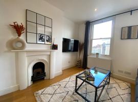 New stylish Fulham apartment - 2 bed, hotel near ILEC Conference Centre, London
