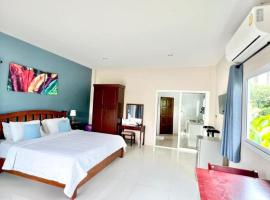 Lay Back Villa C3 Kitchen & High Speed Internet, hotel med parkering i Ban Laem Som