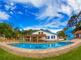 Pousada Águas do Vale, hotel na may jacuzzi sa Atibaia