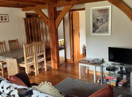 Chez Jallot - Upper Gite, hotel with parking in Vidaillat
