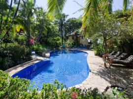 Hotel Villas Nicolas - Adults Only, hotel in zona Parco El Santuario Canopy Adventure Tour, Manuel Antonio