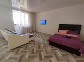 Апартаменты в новостройке по Байзакова 131/1, pet-friendly hotel sa Pavlodar