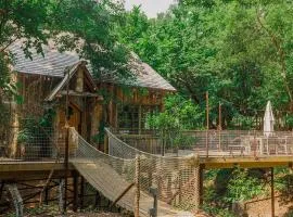 Hobbit Treehouse with waterfall on the Brazos River! 350 acres! Tubing! Petting zoo!