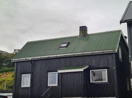 Hyggeligt gammelt hus i Vestmanna, nyaraló Vestnanhavnban